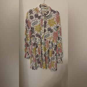 Aura Floral Button-Up Dress size medium. New